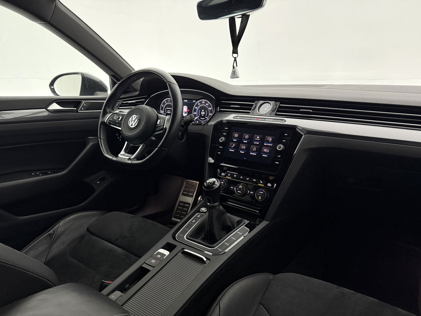 Volkswagen Arteon 1.5 TSI R-Line | Virtual | Adap. Cruise | Carplay | Stoelverw. | Keyless | Navi | Parkeersens.