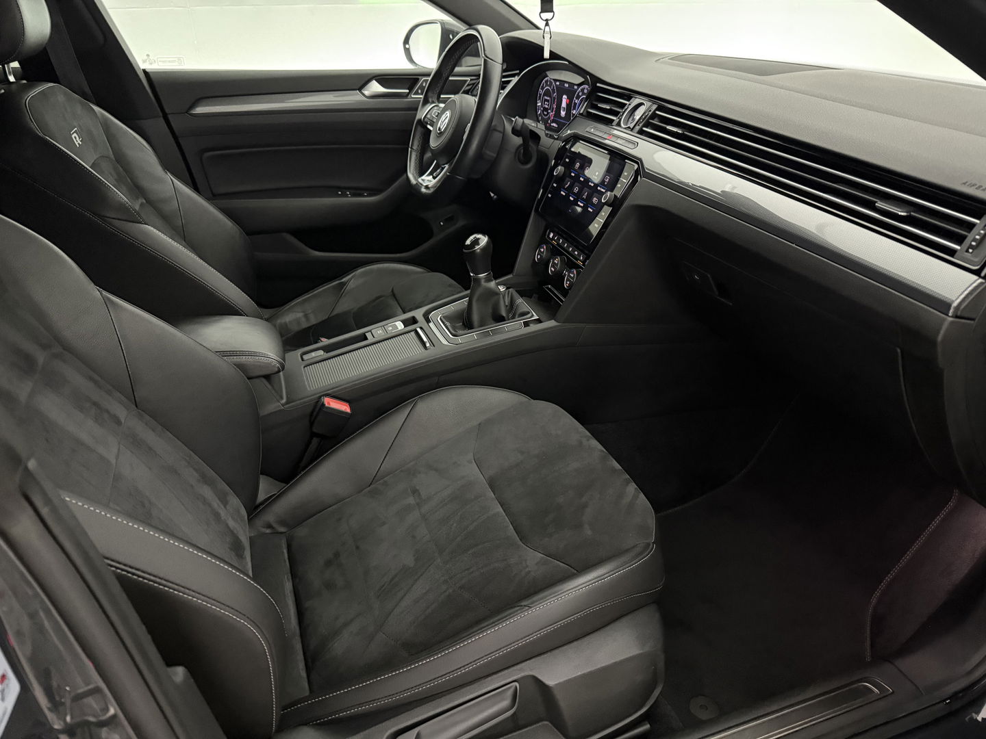 Volkswagen Arteon 1.5 TSI R-Line | Virtual | Adap. Cruise | Carplay | Stoelverw. | Keyless | Navi | Parkeersens.