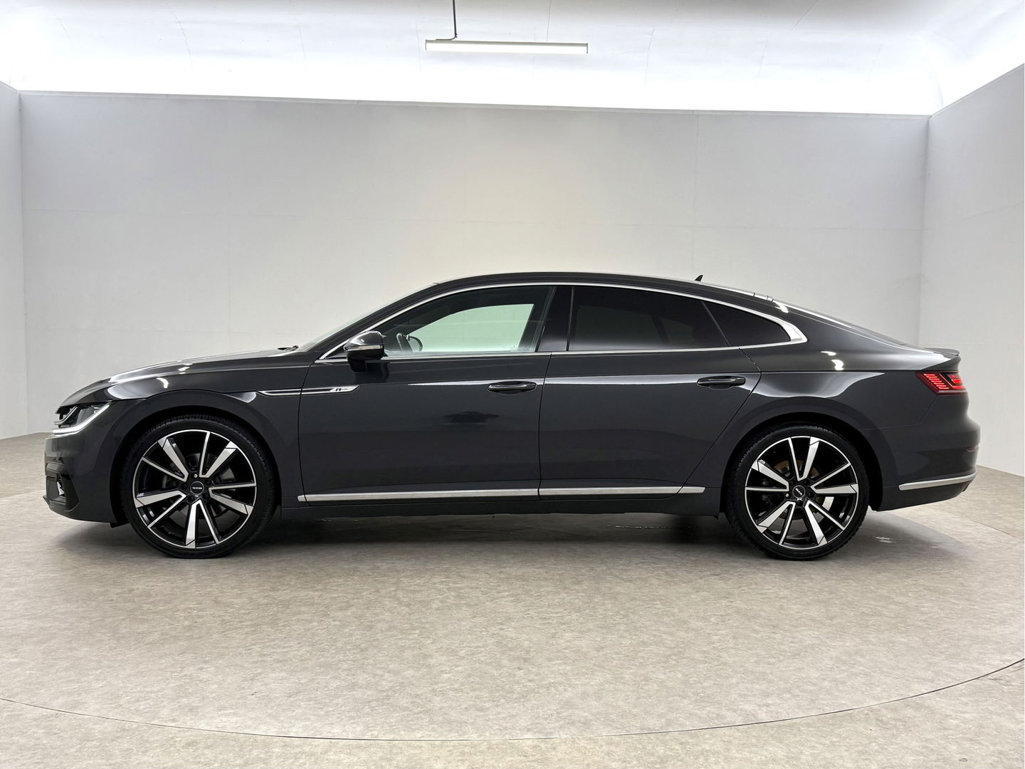 Volkswagen Arteon 1.5 TSI R-Line | Virtual | Adap. Cruise | Carplay | Stoelverw. | Keyless | Navi | Parkeersens.