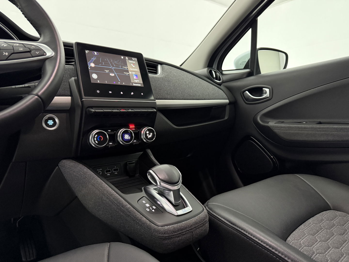 Renault ZOE 50 kWh Huur Accu | SOH 96% | Virtual | Airco | Cruise | Carplay | Camera | Parkeersens.