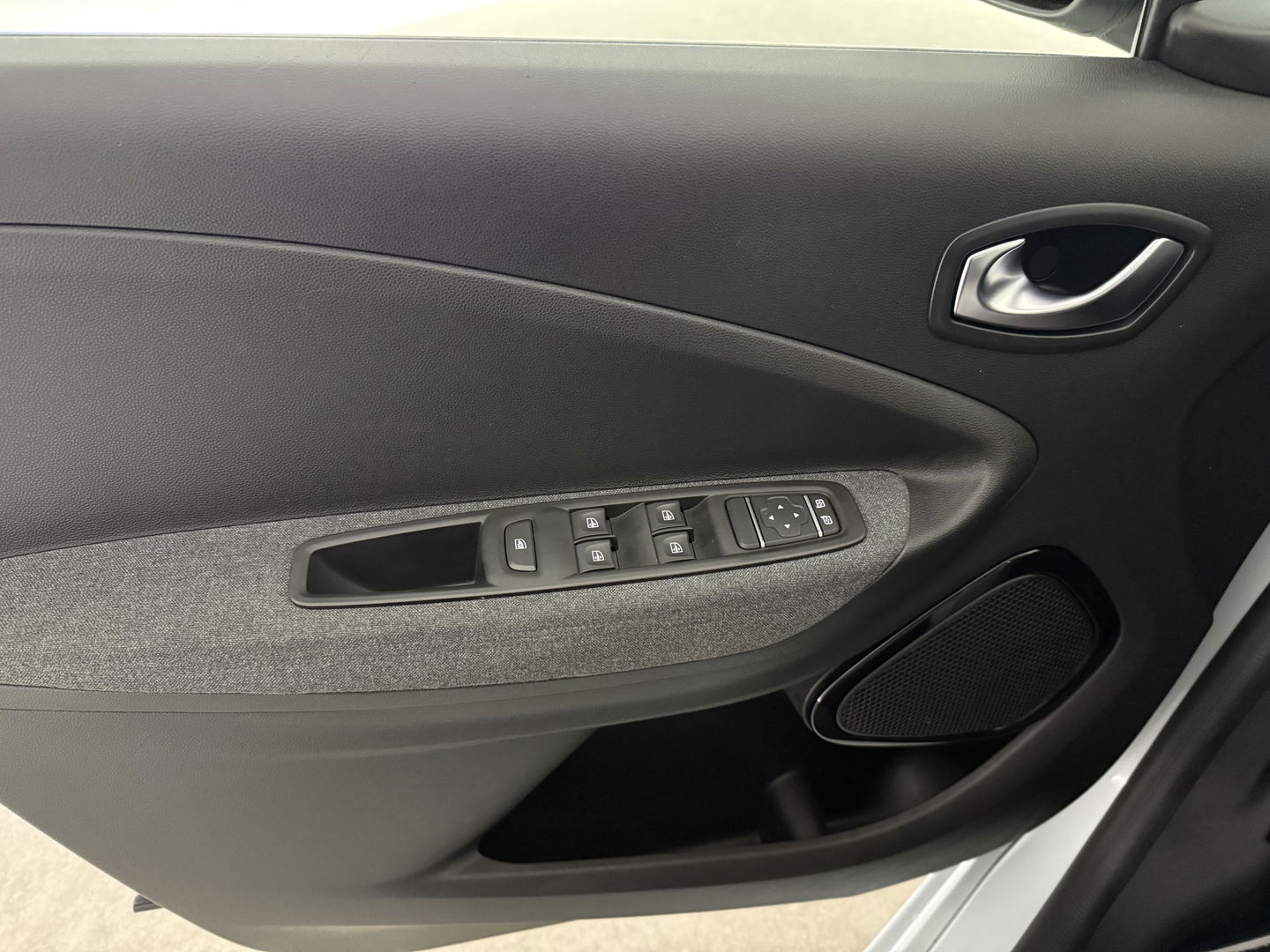 Renault ZOE 50 kWh Huur Accu | SOH 96% | Virtual | Airco | Cruise | Carplay | Camera | Parkeersens.