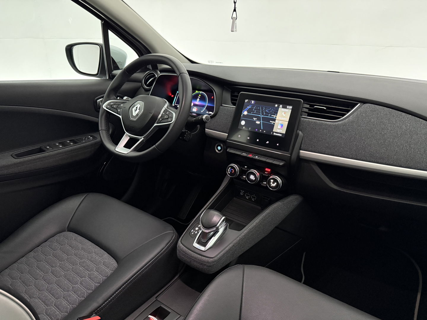 Renault ZOE 50 kWh Huur Accu | SOH 96% | Virtual | Airco | Cruise | Carplay | Camera | Parkeersens.