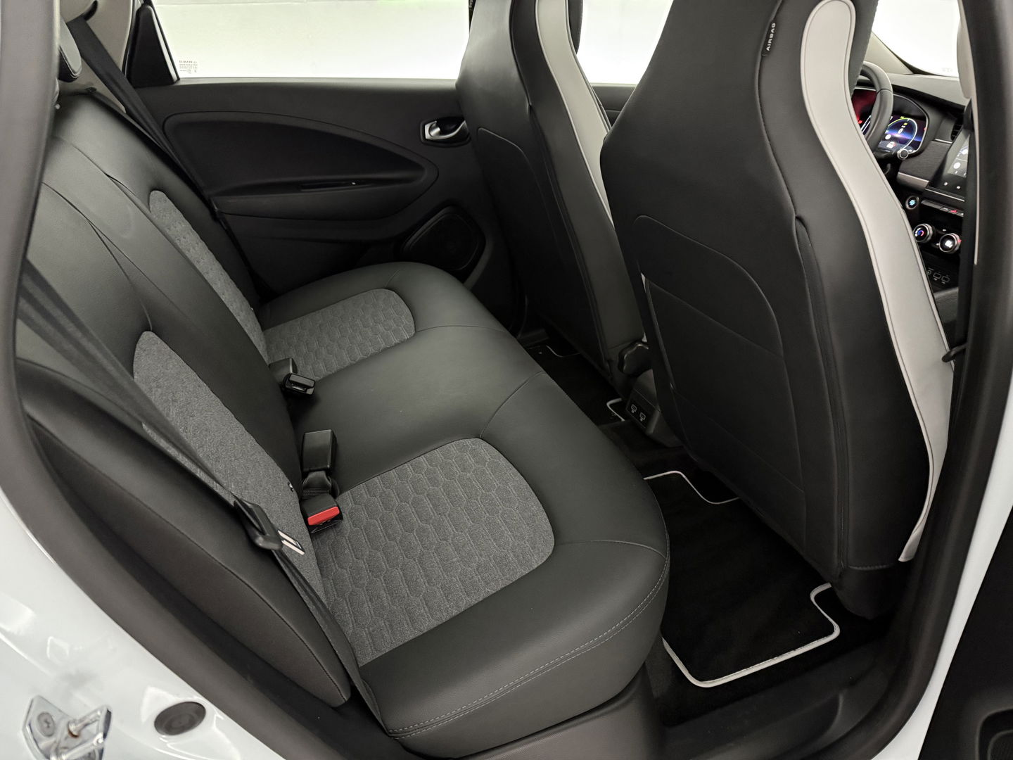 Renault ZOE 50 kWh Huur Accu | SOH 96% | Virtual | Airco | Cruise | Carplay | Camera | Parkeersens.