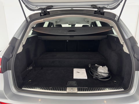Mercedes-Benz E-Klasse Estate 300 de Luxury Line ( Plug-in ) (INCL-BTW) Aut. *LEATHER | FULL-LED | WIDESCREEN-COCKPIT | BLIND-SPOT | AMBIENT-LIGHT | HEATED-SPORTSEATS | CAMERA | DAB+ | NAVI-FULLMAP | PDC | ADAPTIVE-CRUISE | ECC | 18''ALU*