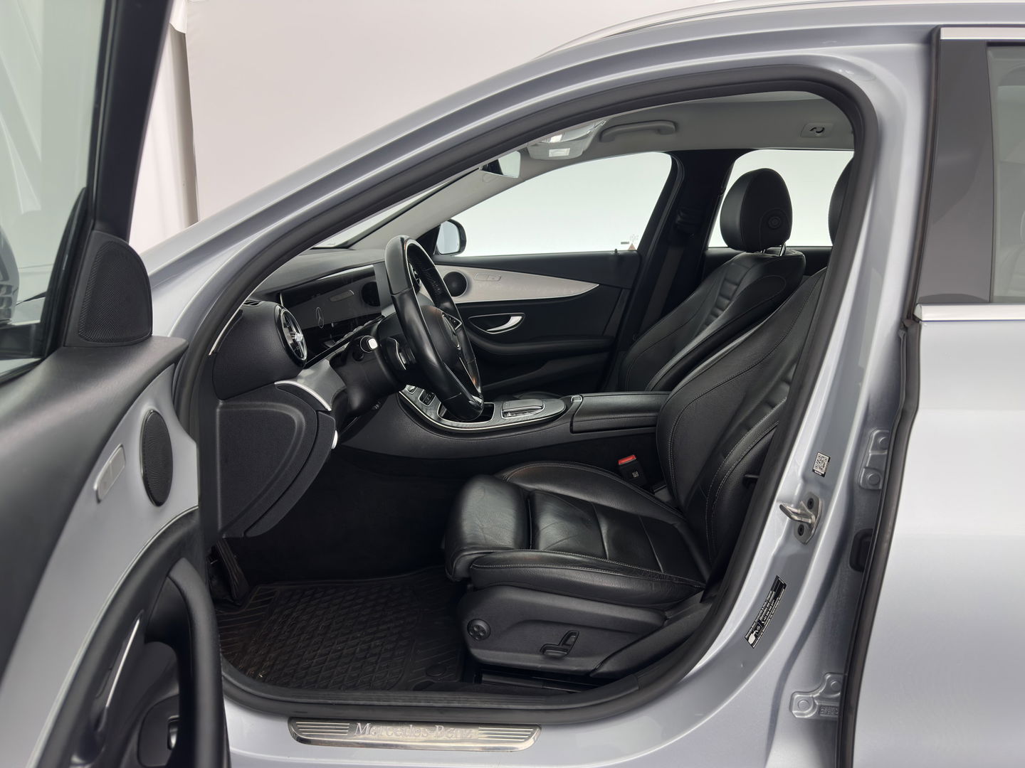 Mercedes-Benz E-Klasse Estate 300 de Luxury Line ( Plug-in ) (INCL-BTW) Aut. *LEATHER | FULL-LED | WIDESCREEN-COCKPIT | BLIND-SPOT | AMBIENT-LIGHT | HEATED-SPORTSEATS | CAMERA | DAB+ | NAVI-FULLMAP | PDC | ADAPTIVE-CRUISE | ECC | 18''ALU*