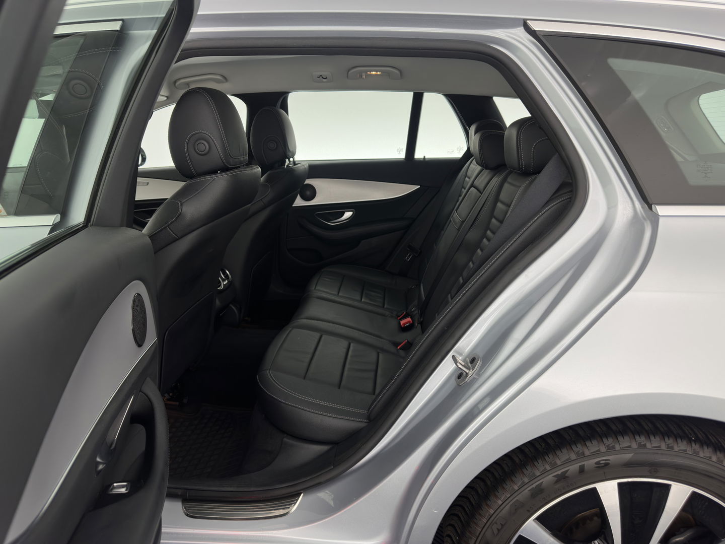 Mercedes-Benz E-Klasse Estate 300 de Luxury Line ( Plug-in ) (INCL-BTW) Aut. *LEATHER | FULL-LED | WIDESCREEN-COCKPIT | BLIND-SPOT | AMBIENT-LIGHT | HEATED-SPORTSEATS | CAMERA | DAB+ | NAVI-FULLMAP | PDC | ADAPTIVE-CRUISE | ECC | 18''ALU*