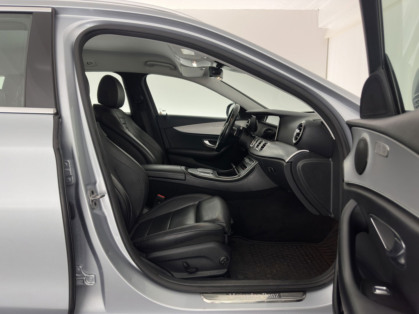 Mercedes-Benz E-Klasse Estate 300 de Luxury Line ( Plug-in ) (INCL-BTW) Aut. *LEATHER | FULL-LED | WIDESCREEN-COCKPIT | BLIND-SPOT | AMBIENT-LIGHT | HEATED-SPORTSEATS | CAMERA | DAB+ | NAVI-FULLMAP | PDC | ADAPTIVE-CRUISE | ECC | 18''ALU*