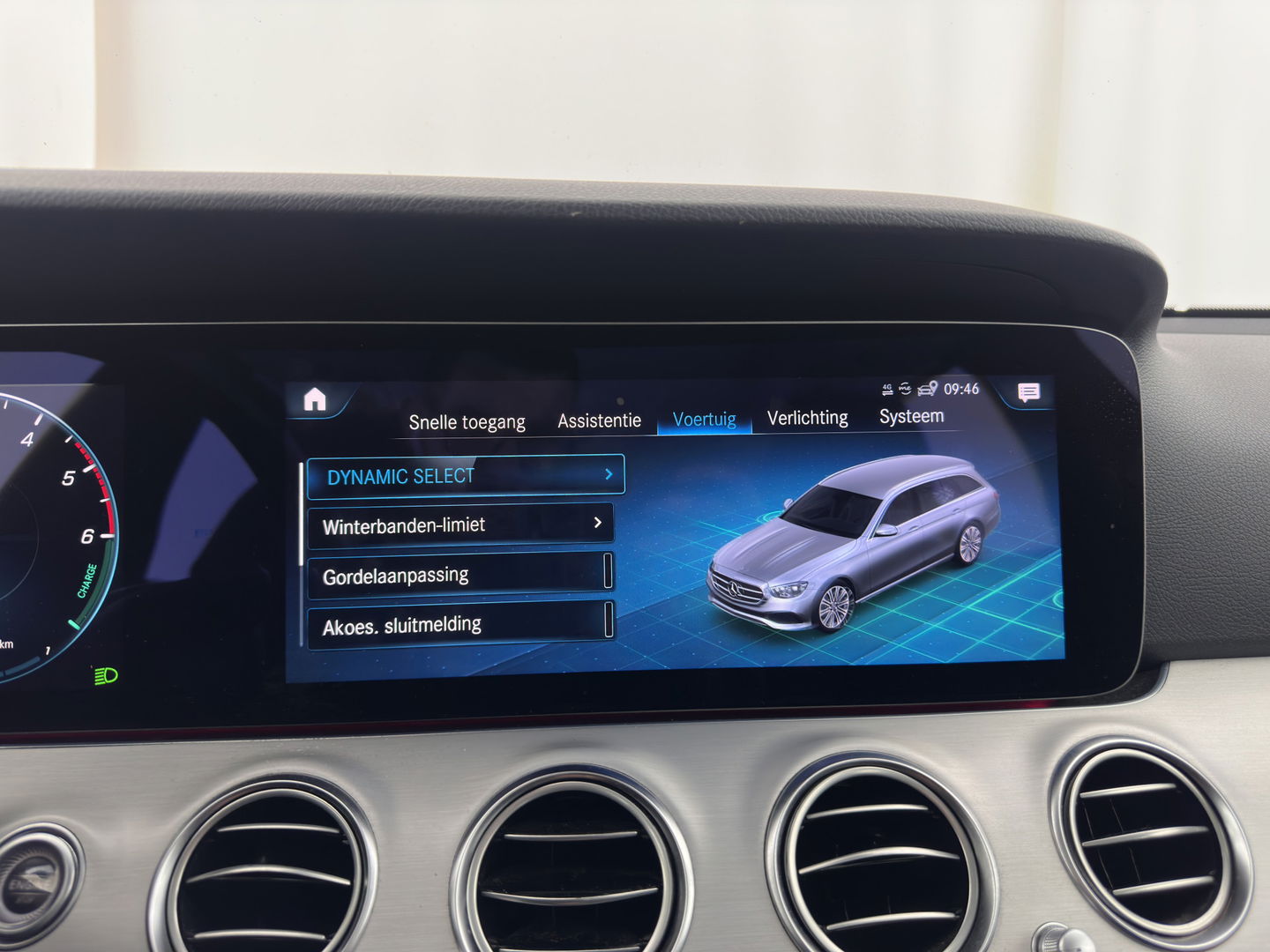 Mercedes-Benz E-Klasse Estate 300 de Luxury Line ( Plug-in ) (INCL-BTW) Aut. *LEATHER | FULL-LED | WIDESCREEN-COCKPIT | BLIND-SPOT | AMBIENT-LIGHT | HEATED-SPORTSEATS | CAMERA | DAB+ | NAVI-FULLMAP | PDC | ADAPTIVE-CRUISE | ECC | 18''ALU*