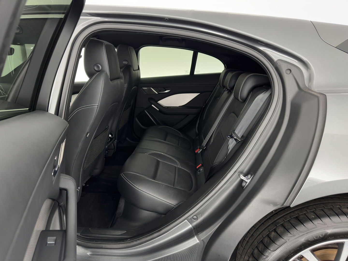 Jaguar I-PACE EV400 HSE 90 kWh AWD (INCL-BTW) *PANO | LEATHER | FULL-LED | MERIDIAN-AUDIO | TOP-VIEW | MEMORY-PACK | BLIND-SPOT | DIGI-COCKPIT | KEYLESS | DAB+ | NAVI-FULLMAP | ECC | HEATED-COMFORTSEATS | PDC | CCS-FASTLOADER