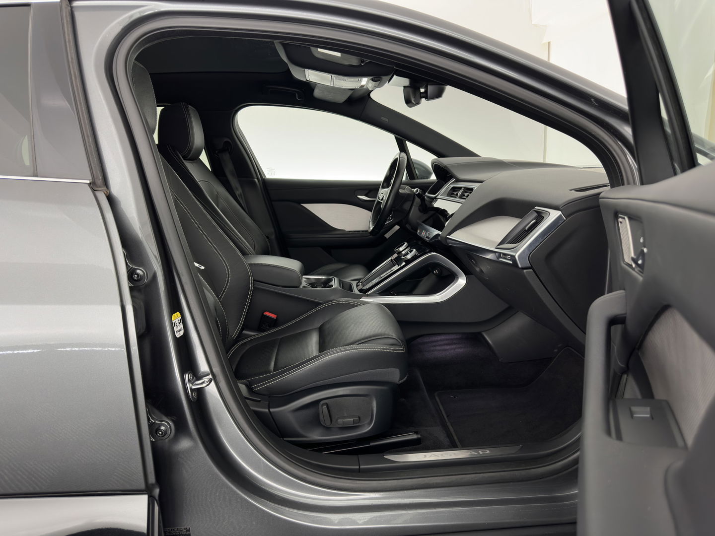 Jaguar I-PACE EV400 HSE 90 kWh AWD (INCL-BTW) *PANO | LEATHER | FULL-LED | MERIDIAN-AUDIO | TOP-VIEW | MEMORY-PACK | BLIND-SPOT | DIGI-COCKPIT | KEYLESS | DAB+ | NAVI-FULLMAP | ECC | HEATED-COMFORTSEATS | PDC | CCS-FASTLOADER