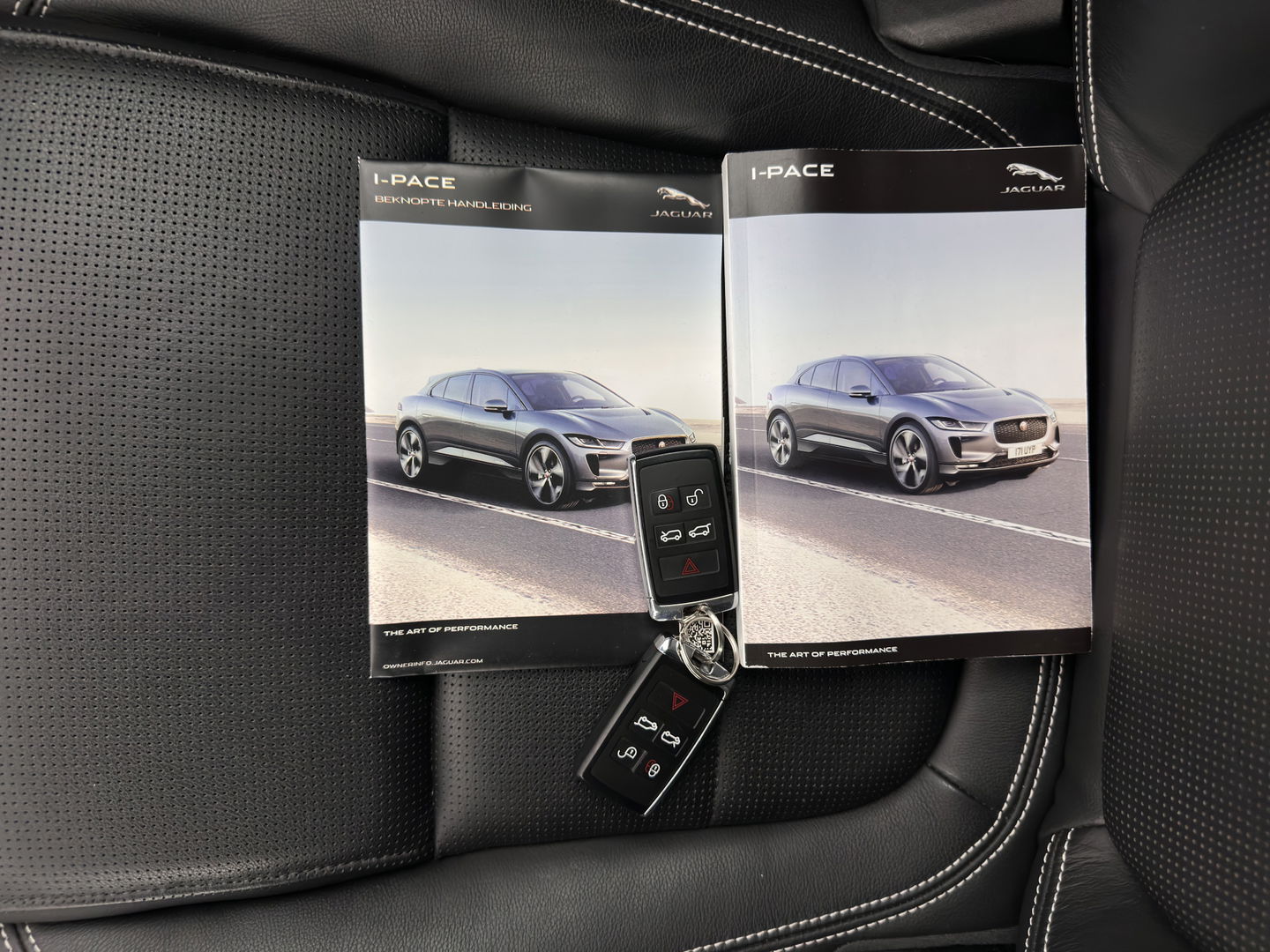 Jaguar I-PACE EV400 HSE 90 kWh AWD (INCL-BTW) *PANO | LEATHER | FULL-LED | MERIDIAN-AUDIO | TOP-VIEW | MEMORY-PACK | BLIND-SPOT | DIGI-COCKPIT | KEYLESS | DAB+ | NAVI-FULLMAP | ECC | HEATED-COMFORTSEATS | PDC | CCS-FASTLOADER