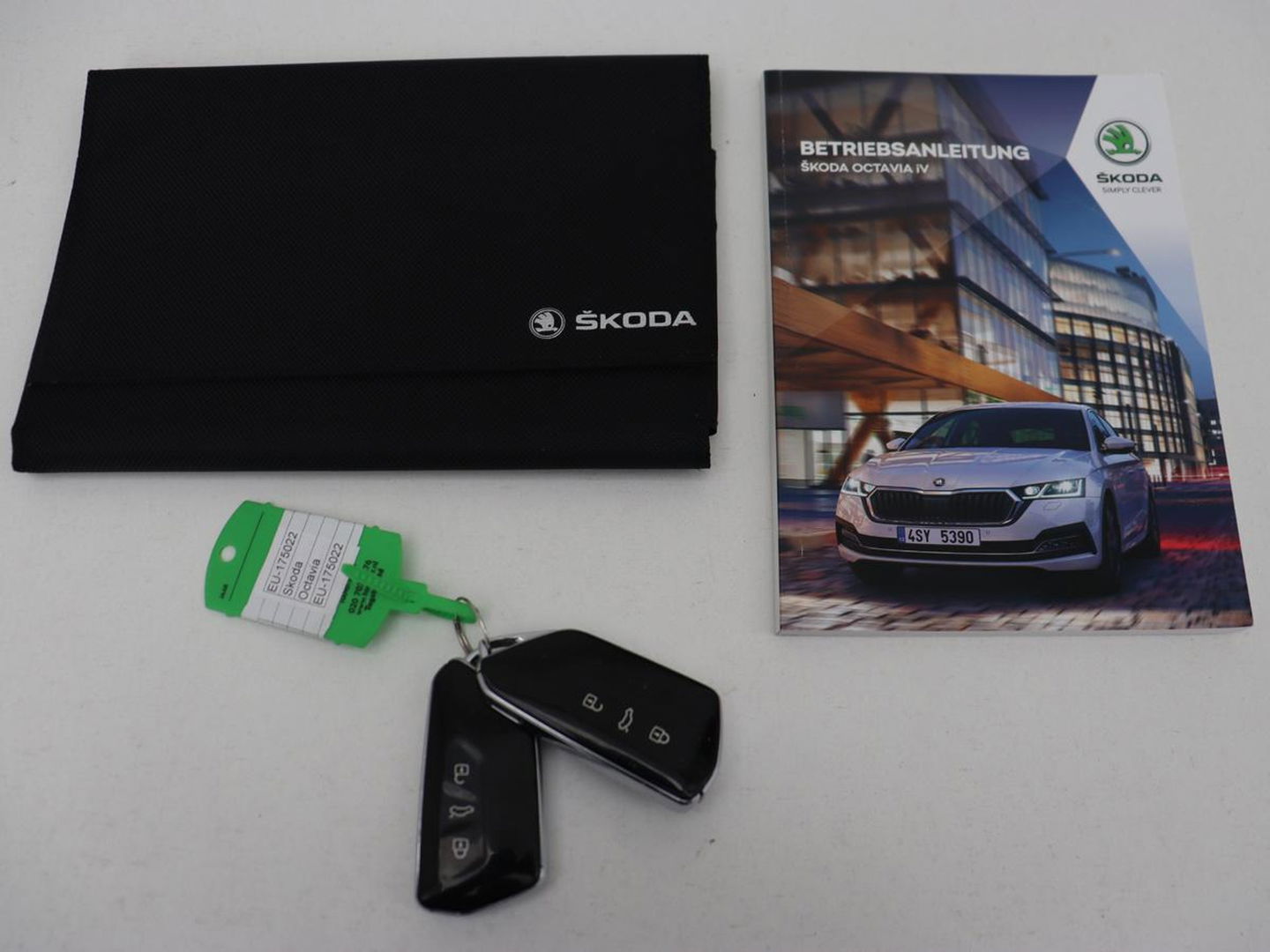 Škoda Octavia 1.4 TSI iV PHEV Business Edition | Head-Up | Stoelverwarming | Adaptive cruise | Camera | Carplay | Sfeerverlichting | Massage | Achterbankverwarming | Navigatie | PHEV | Plug In