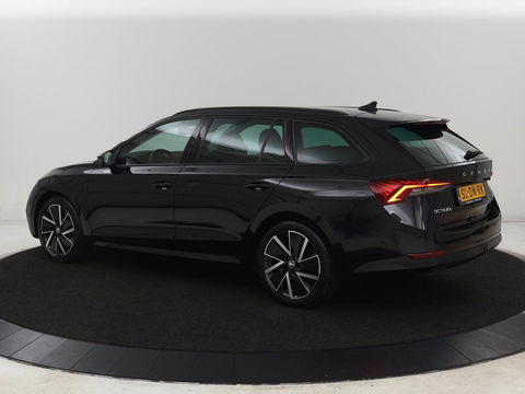 Škoda Octavia 1.4 TSI iV PHEV Business Edition | Head-Up | Stoelverwarming | Adaptive cruise | Camera | Carplay | Sfeerverlichting | Massage | Achterbankverwarming | Navigatie | PHEV | Plug In