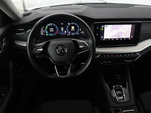 Škoda Octavia 1.4 TSI iV PHEV Business Edition | Head-Up | Stoelverwarming | Adaptive cruise | Camera | Carplay | Sfeerverlichting | Massage | Achterbankverwarming | Navigatie | PHEV | Plug In