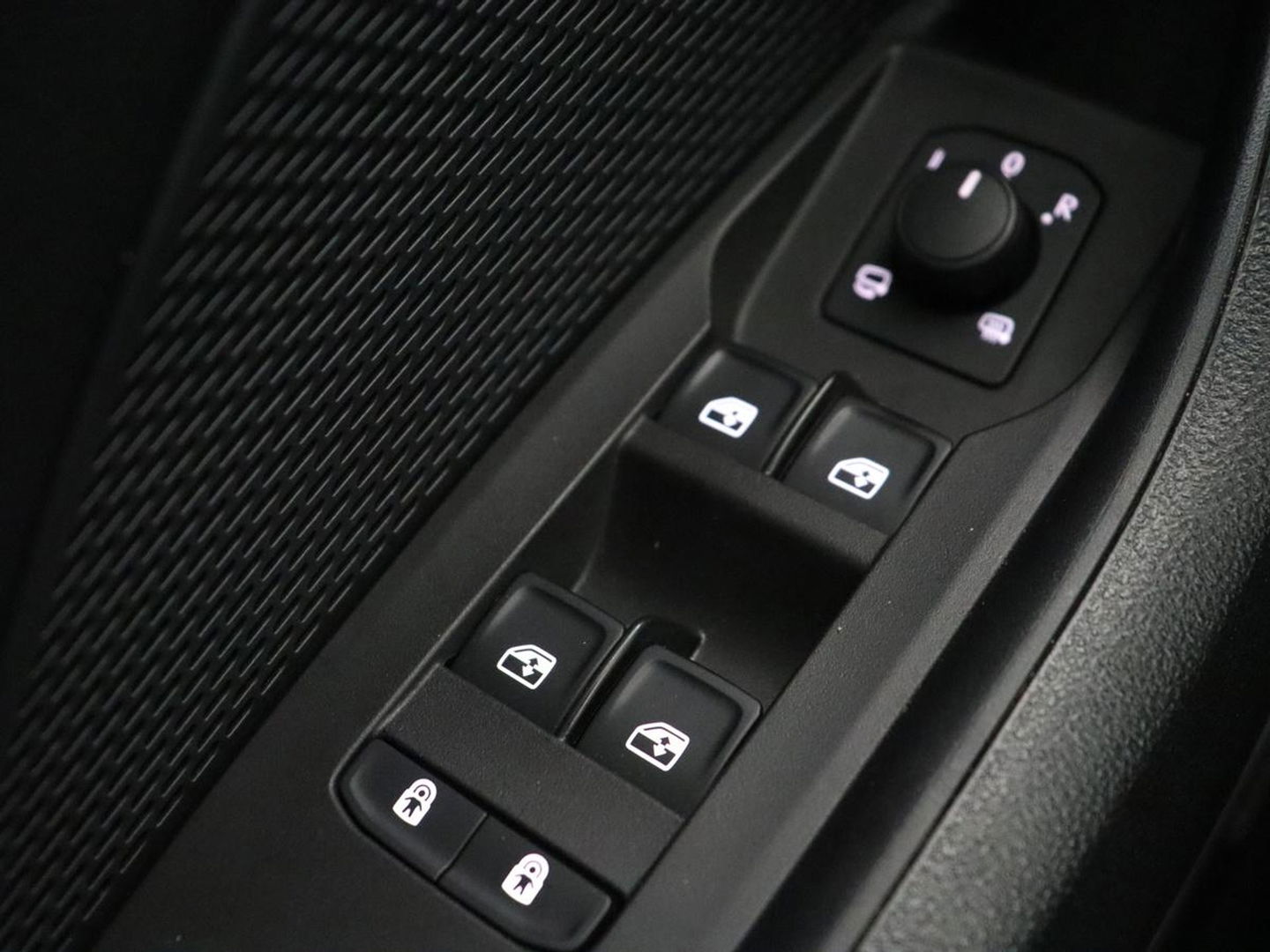 Škoda Octavia 1.4 TSI iV PHEV Business Edition | Head-Up | Stoelverwarming | Adaptive cruise | Camera | Carplay | Sfeerverlichting | Massage | Achterbankverwarming | Navigatie | PHEV | Plug In