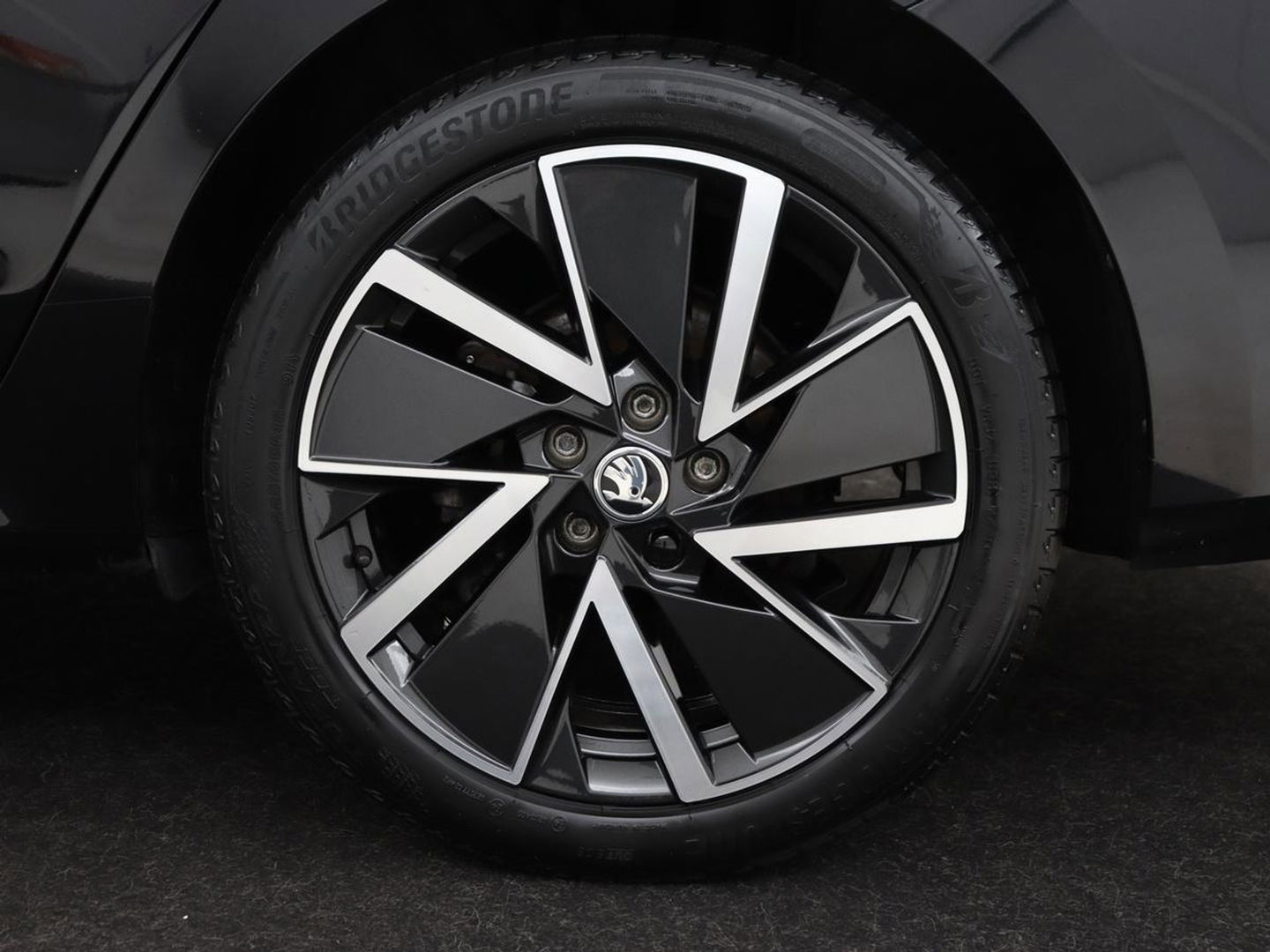 Škoda Octavia 1.4 TSI iV PHEV Business Edition | Head-Up | Stoelverwarming | Adaptive cruise | Camera | Carplay | Sfeerverlichting | Massage | Achterbankverwarming | Navigatie | PHEV | Plug In