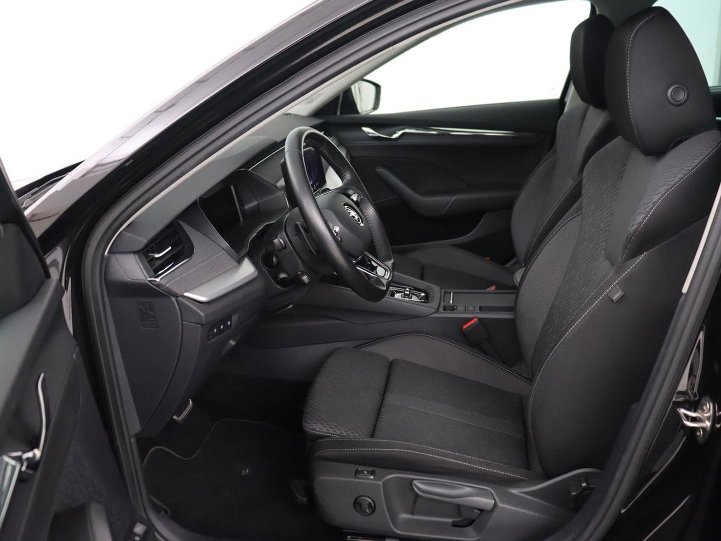 Škoda Octavia 1.4 TSI iV PHEV Business Edition | Head-Up | Stoelverwarming | Adaptive cruise | Camera | Carplay | Sfeerverlichting | Massage | Achterbankverwarming | Navigatie | PHEV | Plug In