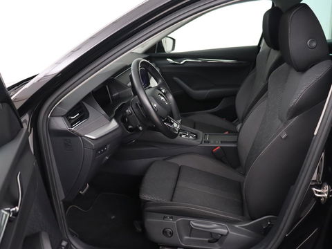 Škoda Octavia 1.4 TSI iV PHEV Business Edition | Head-Up | Stoelverwarming | Adaptive cruise | Camera | Carplay | Sfeerverlichting | Massage | Achterbankverwarming | Navigatie | PHEV | Plug In