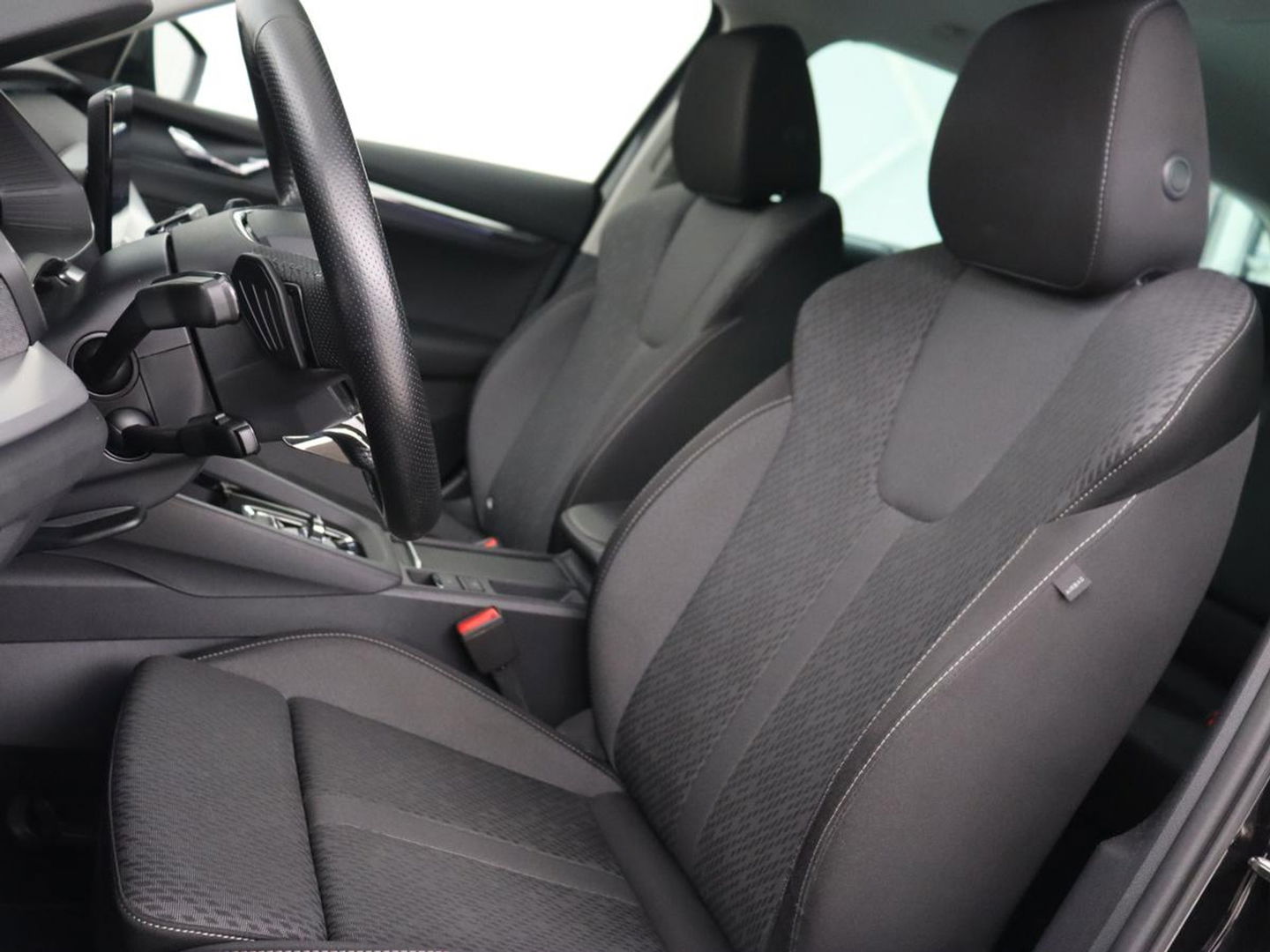 Škoda Octavia 1.4 TSI iV PHEV Business Edition | Head-Up | Stoelverwarming | Adaptive cruise | Camera | Carplay | Sfeerverlichting | Massage | Achterbankverwarming | Navigatie | PHEV | Plug In