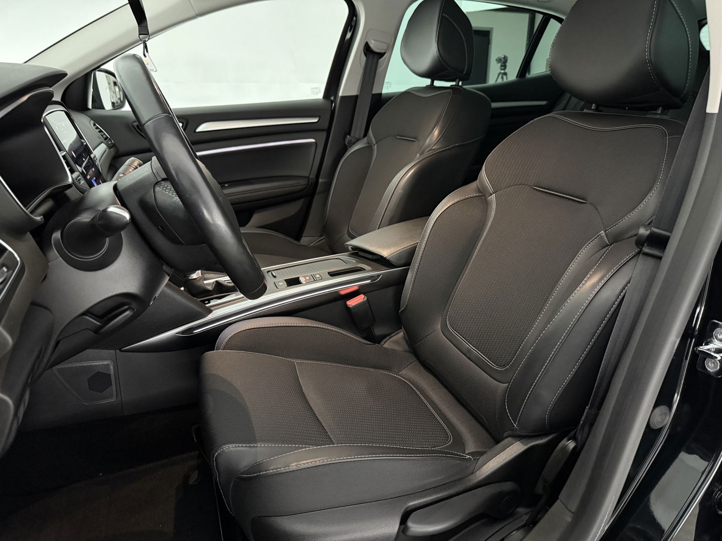 Renault Mégane 1.6 e-Tech Plug-in Intens | SOH 95% | Adap. Cruise | Virtual | Sfeer | HuD | Stoel/Stuur verw. | Camera | Carplay | Keyless