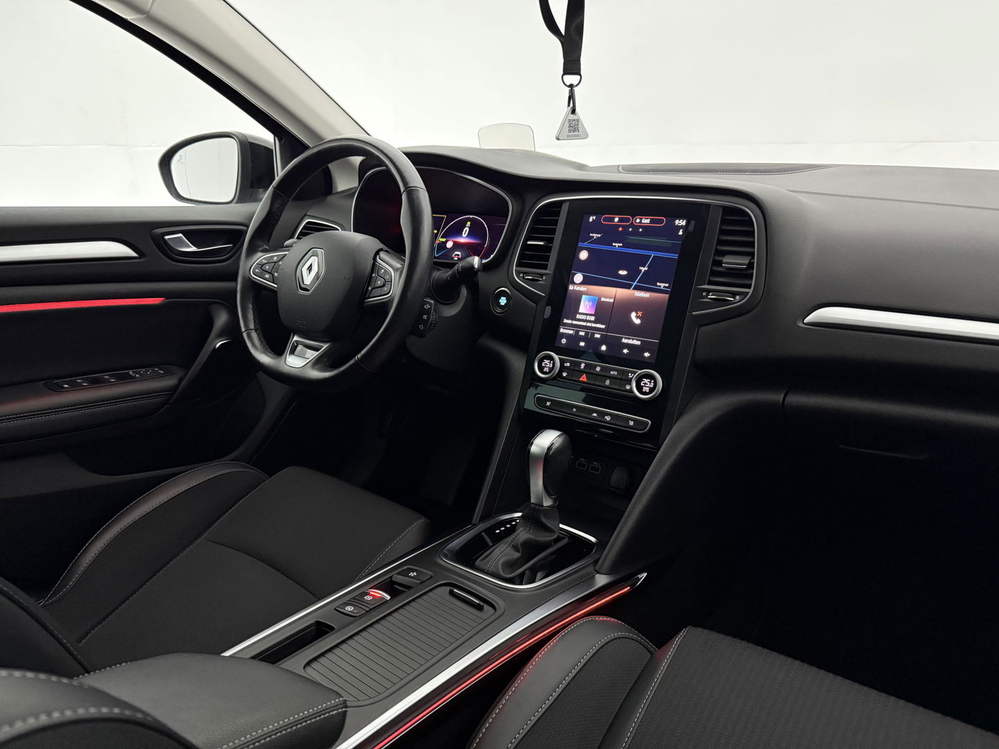 Renault Mégane 1.6 e-Tech Plug-in Intens | SOH 95% | Adap. Cruise | Virtual | Sfeer | HuD | Stoel/Stuur verw. | Camera | Carplay | Keyless