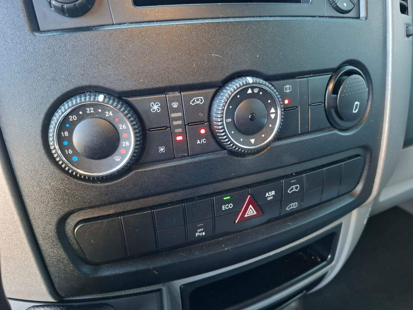 Mercedes-Benz Sprinter 313 2.2 CDI 366 EHD 3500 KG / L2H2 / AIRCO / CRUISE CONTROLE / TREKHAAK / AUTOMAAT