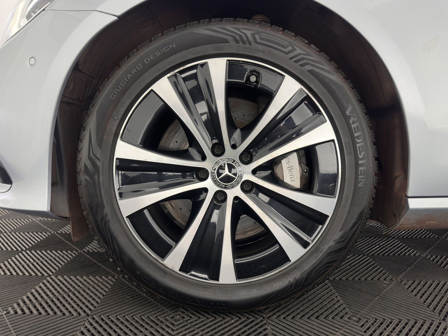 Mercedes-Benz E-Klasse Estate 300 de Luxury Line ( Plug-in ) (INCL-BTW) Aut. *LEATHER | FULL-LED | WIDESCREEN-COCKPIT | BLIND-SPOT | AMBIENT-LIGHT | HEATED-SPORTSEATS | CAMERA | DAB+ | NAVI-FULLMAP | PDC | ADAPTIVE-CRUISE | ECC | 18''ALU*