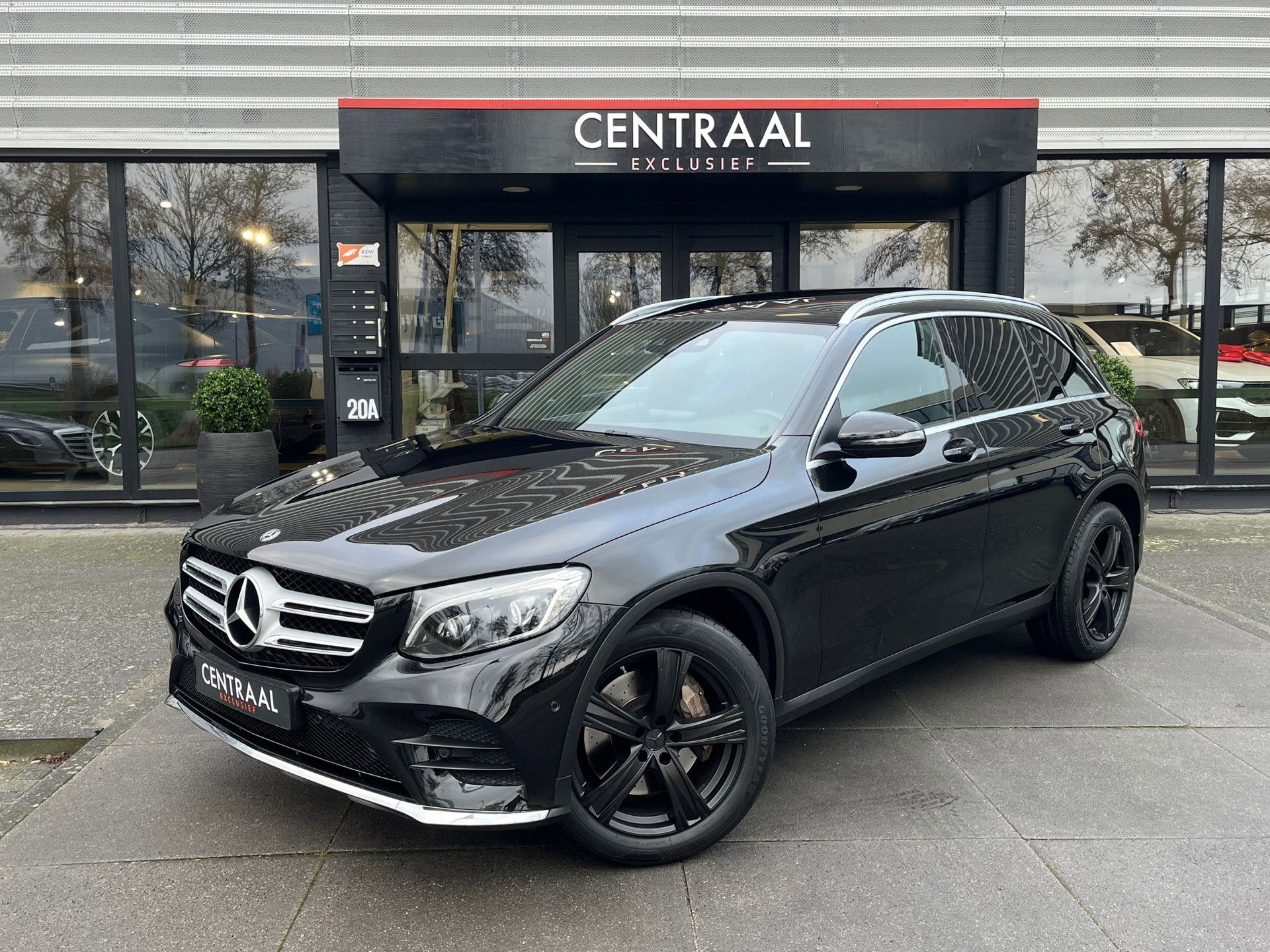 Mercedes-Benz GLC 250 4MATIC AMG|Pano|Burmester|Camera|Stoelverwarming|Ambient Light|NL-Auto|211PK