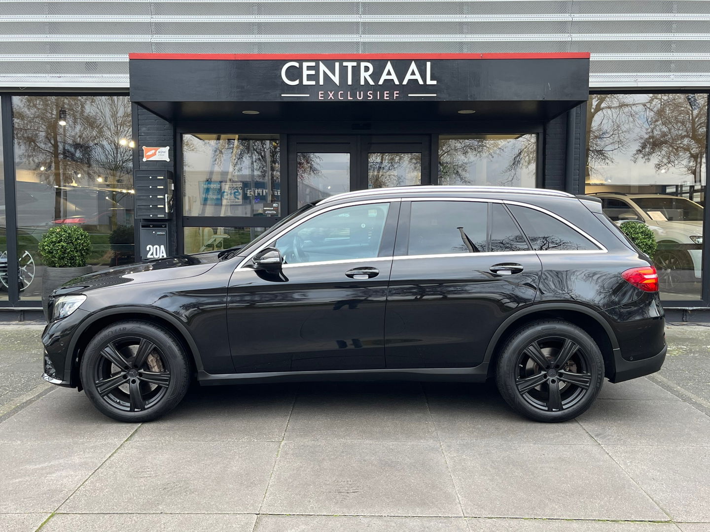 Mercedes-Benz GLC 250 4MATIC AMG|Pano|Burmester|Camera|Stoelverwarming|Ambient Light|NL-Auto|211PK
