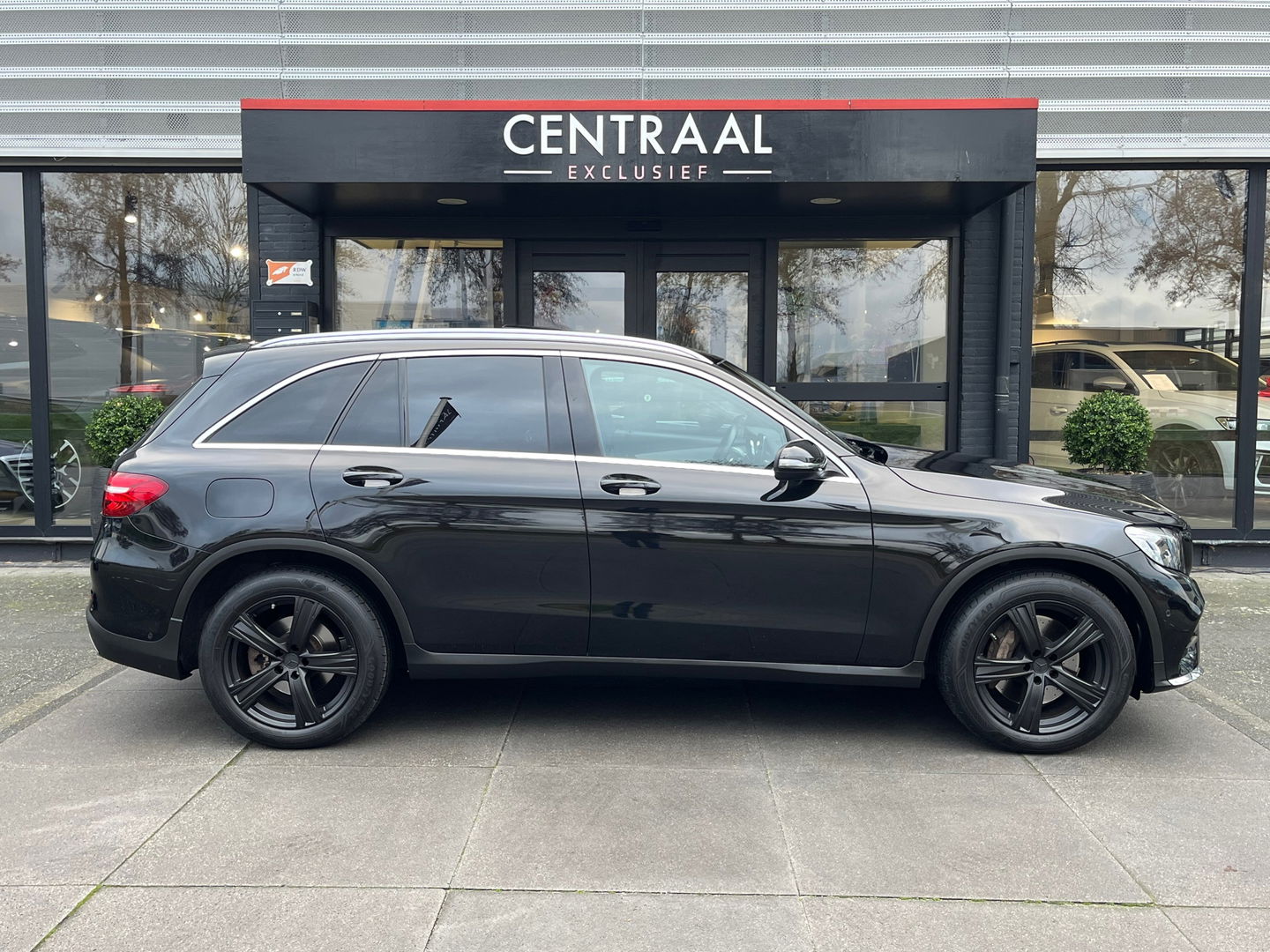 Mercedes-Benz GLC 250 4MATIC AMG|Pano|Burmester|Camera|Stoelverwarming|Ambient Light|NL-Auto|211PK