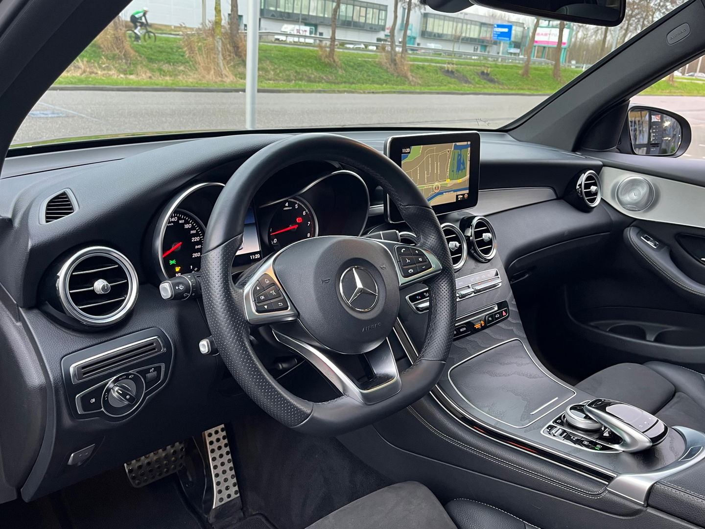 Mercedes-Benz GLC 250 4MATIC AMG|Pano|Burmester|Camera|Stoelverwarming|Ambient Light|NL-Auto|211PK