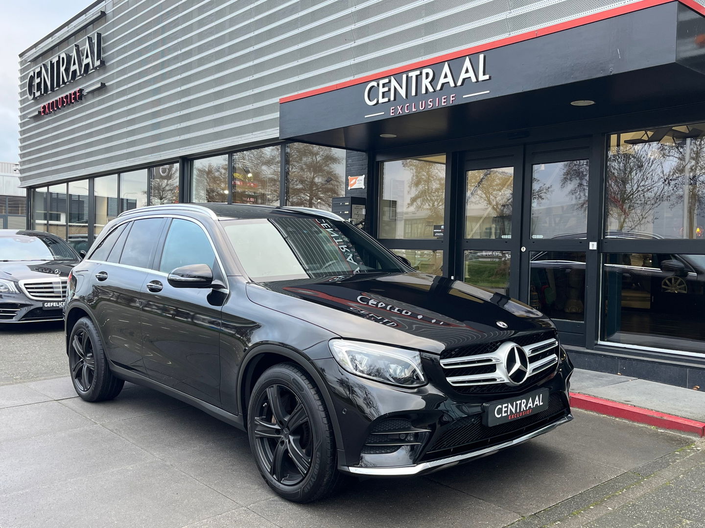 Mercedes-Benz GLC 250 4MATIC AMG|Pano|Burmester|Camera|Stoelverwarming|Ambient Light|NL-Auto|211PK