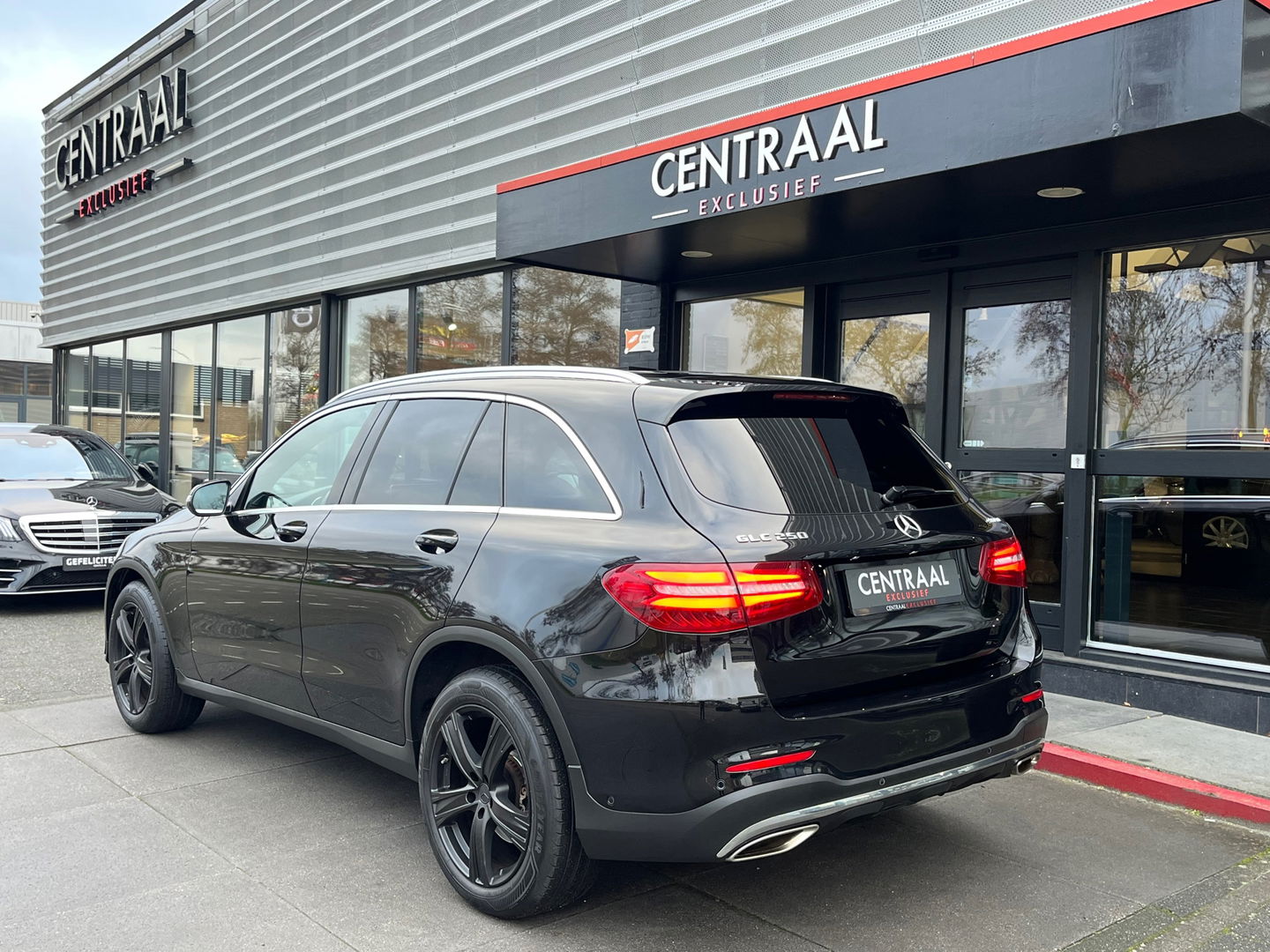 Mercedes-Benz GLC 250 4MATIC AMG|Pano|Burmester|Camera|Stoelverwarming|Ambient Light|NL-Auto|211PK