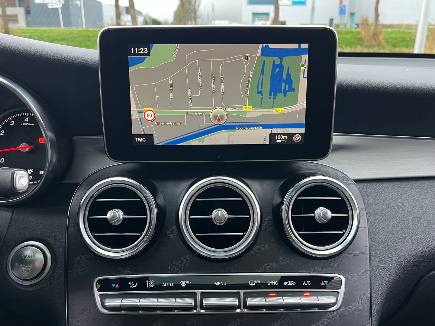 Mercedes-Benz GLC 250 4MATIC AMG|Pano|Burmester|Camera|Stoelverwarming|Ambient Light|NL-Auto|211PK