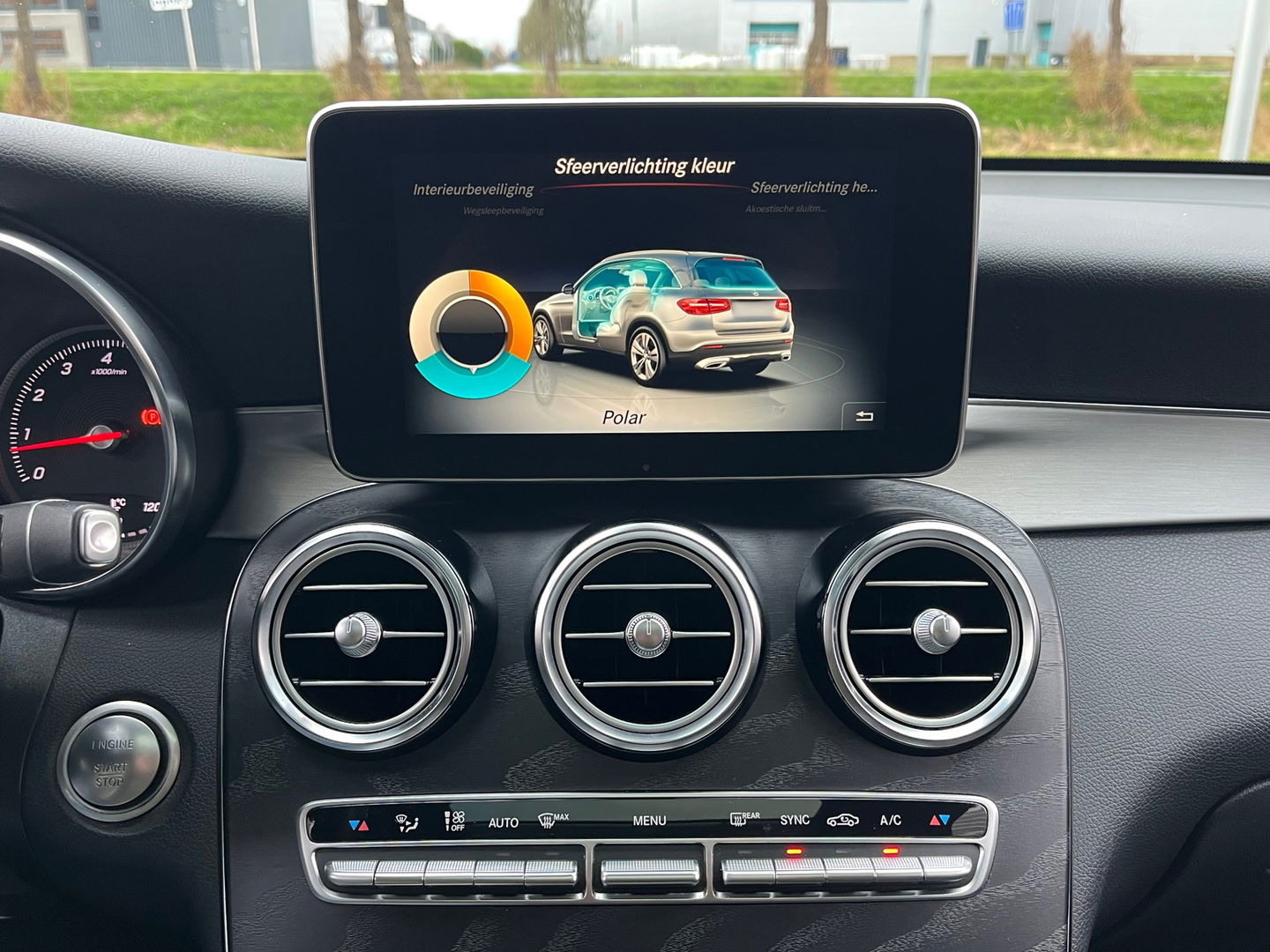 Mercedes-Benz GLC 250 4MATIC AMG|Pano|Burmester|Camera|Stoelverwarming|Ambient Light|NL-Auto|211PK