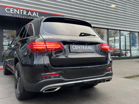 Mercedes-Benz GLC 250 4MATIC AMG|Pano|Burmester|Camera|Stoelverwarming|Ambient Light|NL-Auto|211PK