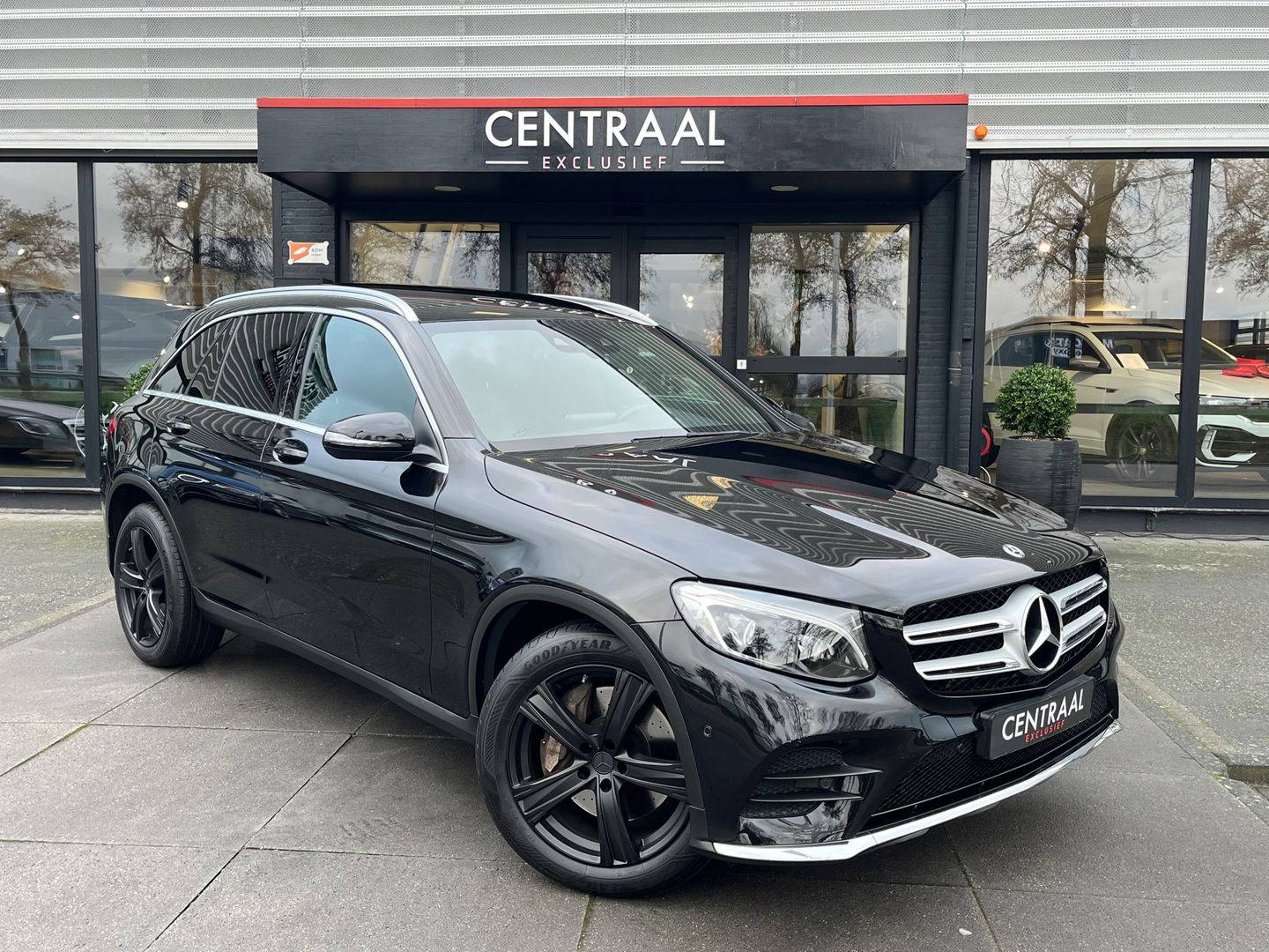 Mercedes-Benz GLC 250 4MATIC AMG|Pano|Burmester|Camera|Stoelverwarming|Ambient Light|NL-Auto|211PK
