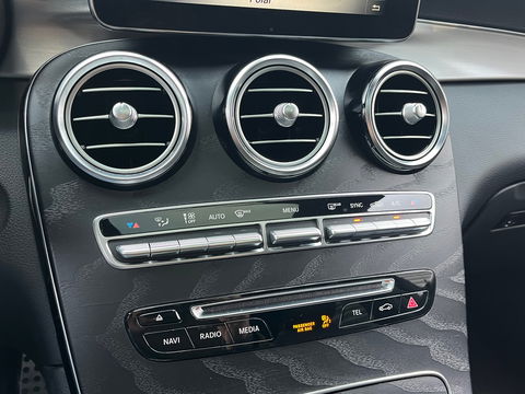 Mercedes-Benz GLC 250 4MATIC AMG|Pano|Burmester|Camera|Stoelverwarming|Ambient Light|NL-Auto|211PK