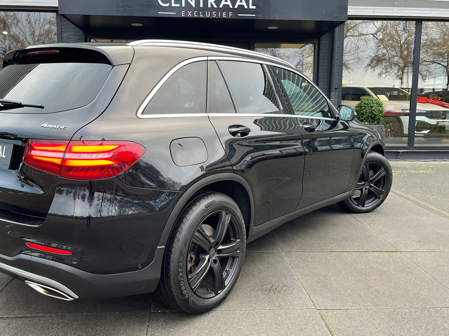 Mercedes-Benz GLC 250 4MATIC AMG|Pano|Burmester|Camera|Stoelverwarming|Ambient Light|NL-Auto|211PK