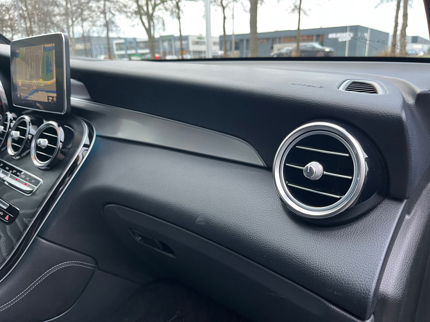 Mercedes-Benz GLC 250 4MATIC AMG|Pano|Burmester|Camera|Stoelverwarming|Ambient Light|NL-Auto|211PK