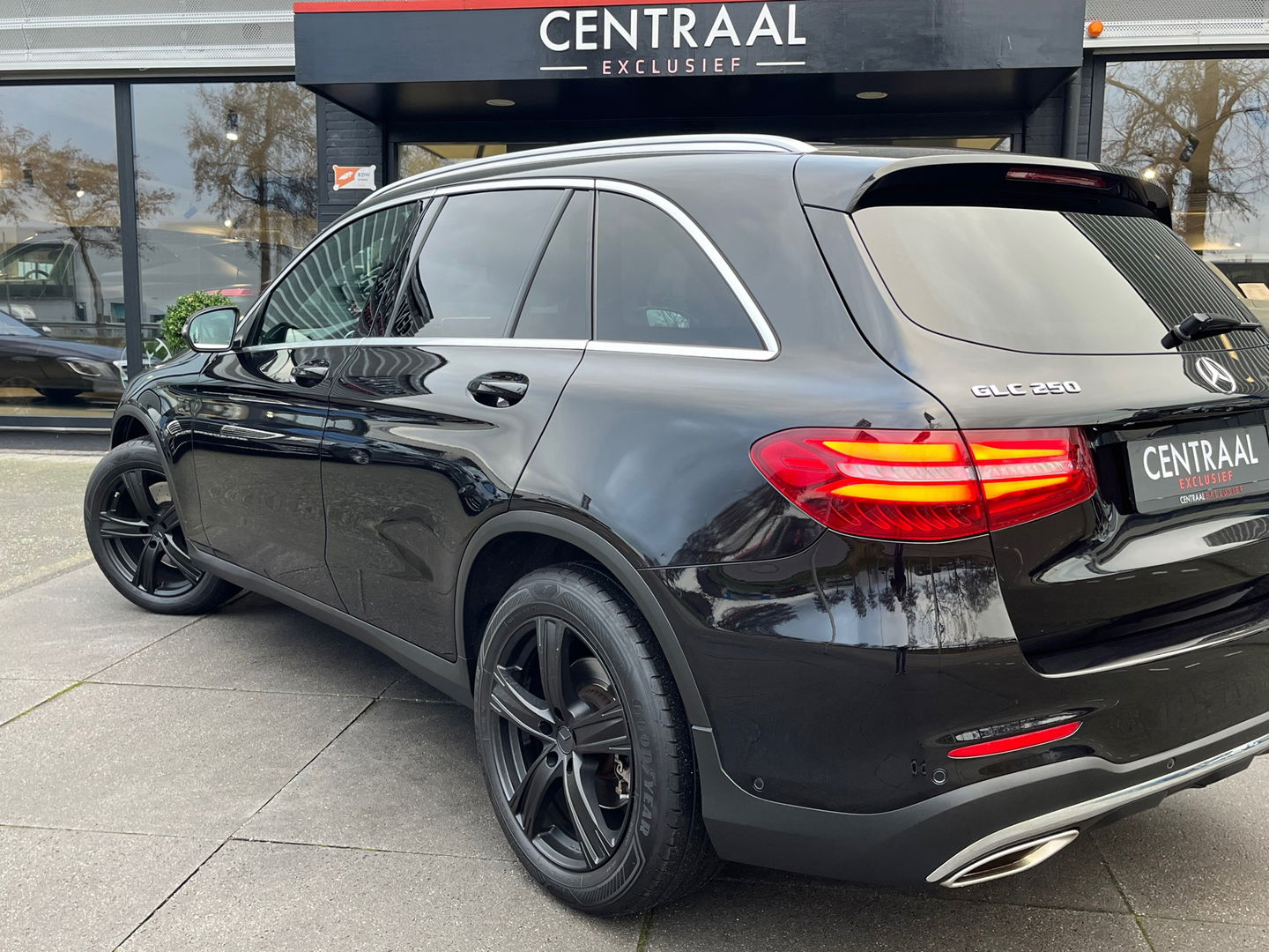 Mercedes-Benz GLC 250 4MATIC AMG|Pano|Burmester|Camera|Stoelverwarming|Ambient Light|NL-Auto|211PK