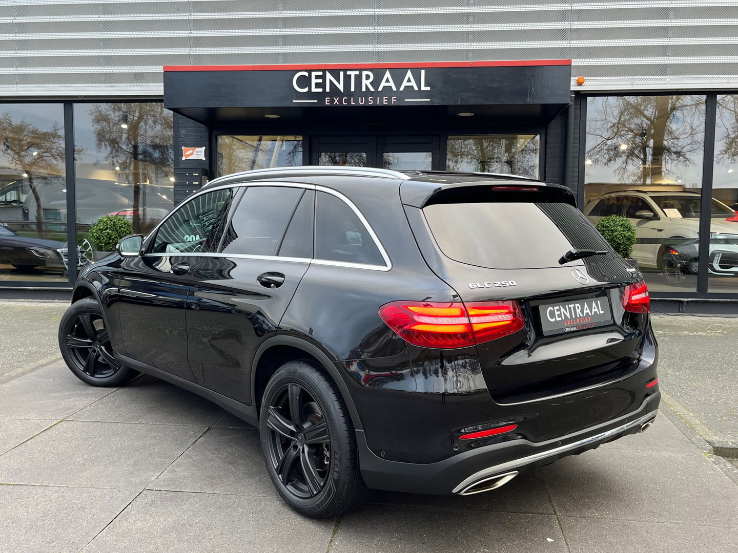 Mercedes-Benz GLC 250 4MATIC AMG|Pano|Burmester|Camera|Stoelverwarming|Ambient Light|NL-Auto|211PK