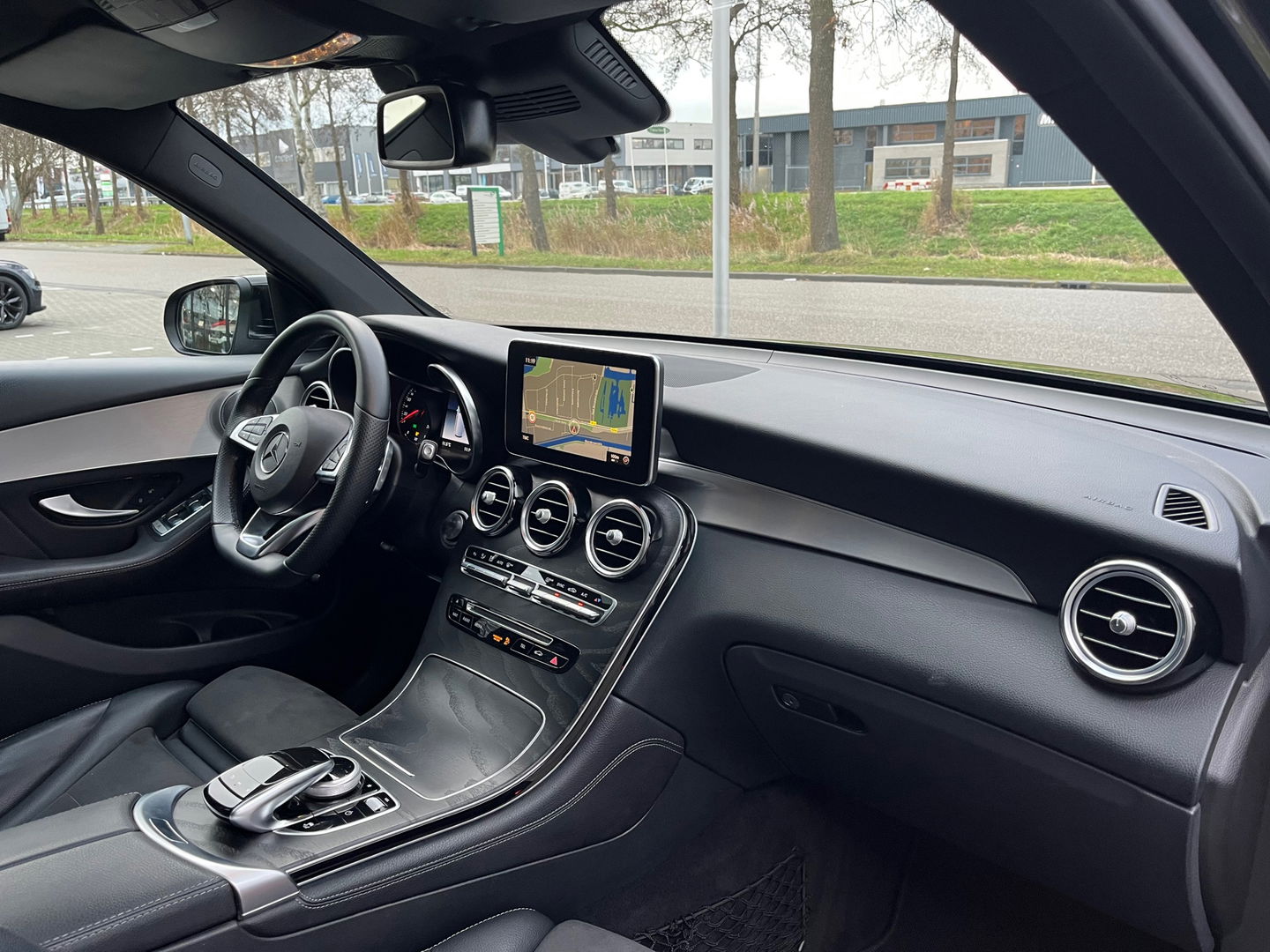Mercedes-Benz GLC 250 4MATIC AMG|Pano|Burmester|Camera|Stoelverwarming|Ambient Light|NL-Auto|211PK