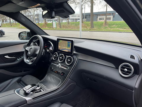 Mercedes-Benz GLC 250 4MATIC AMG|Pano|Burmester|Camera|Stoelverwarming|Ambient Light|NL-Auto|211PK