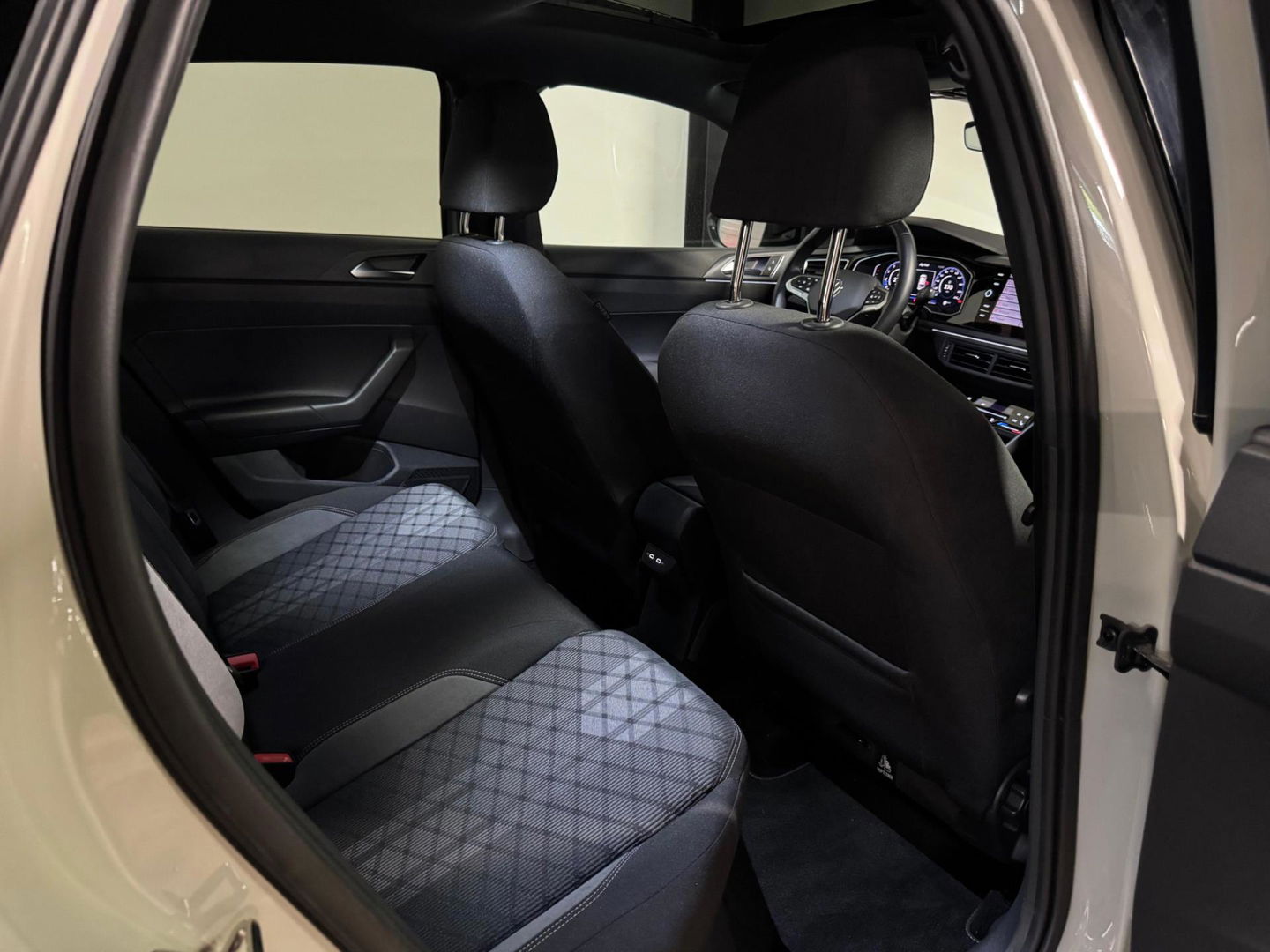 Volkswagen Taigo 1.5 TSI R-Line PANO KEYLESS VOL'