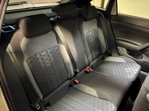 Volkswagen Taigo 1.5 TSI R-Line PANO KEYLESS VOL'