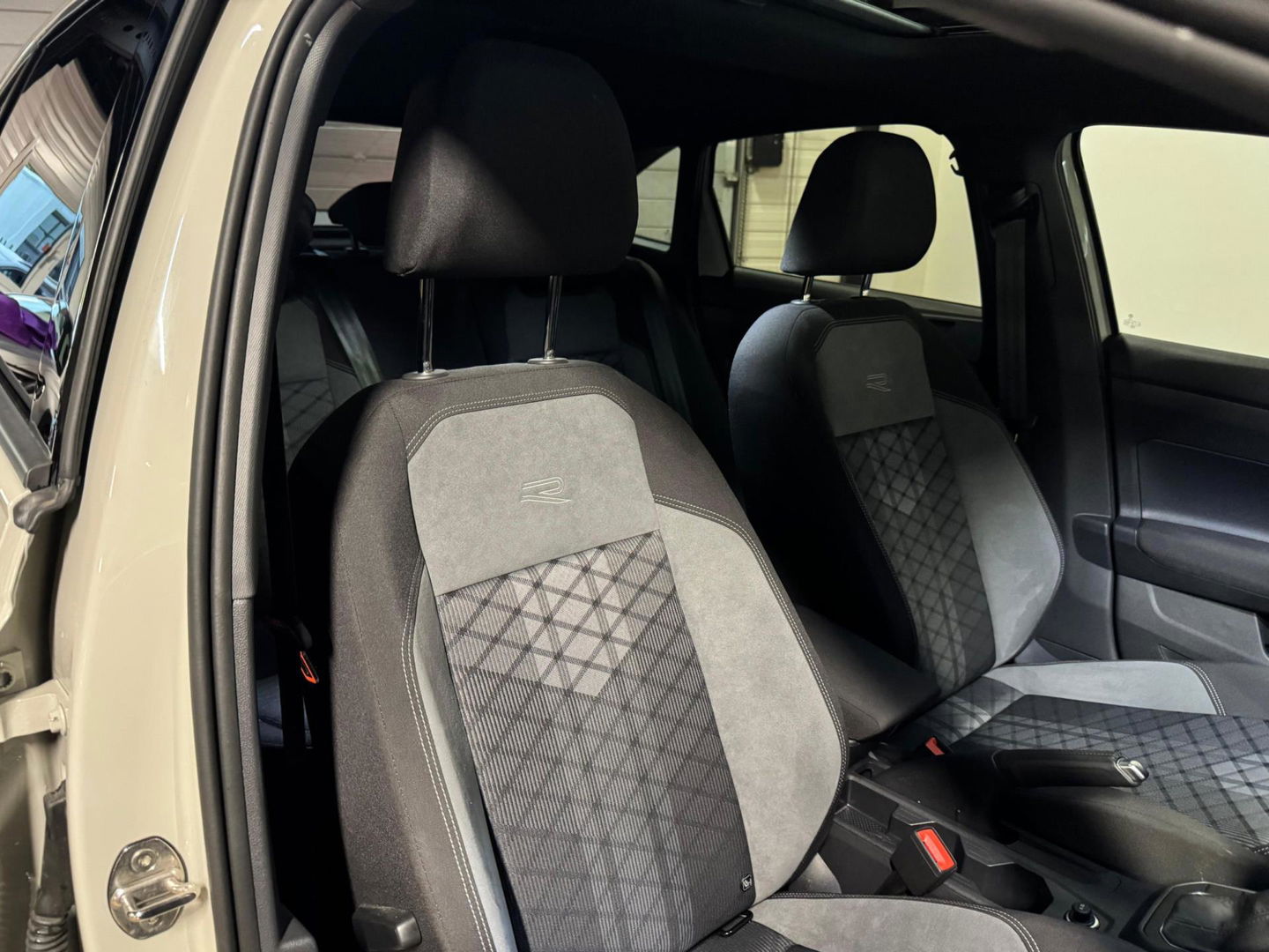 Volkswagen Taigo 1.5 TSI R-Line PANO KEYLESS VOL'