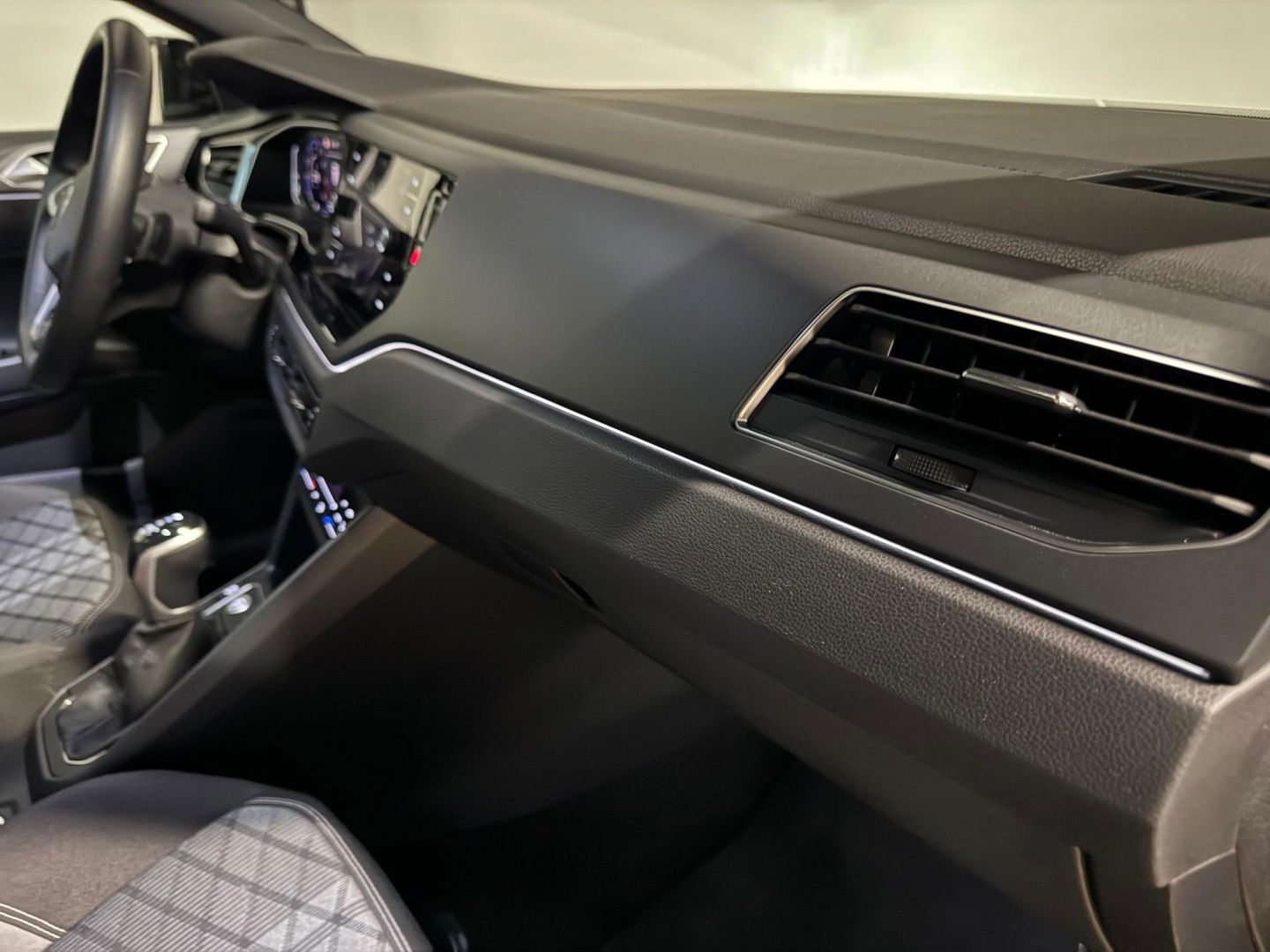 Volkswagen Taigo 1.5 TSI R-Line PANO KEYLESS VOL'