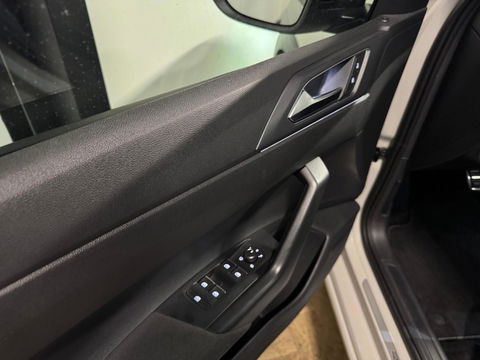 Volkswagen Taigo 1.5 TSI R-Line PANO KEYLESS VOL'