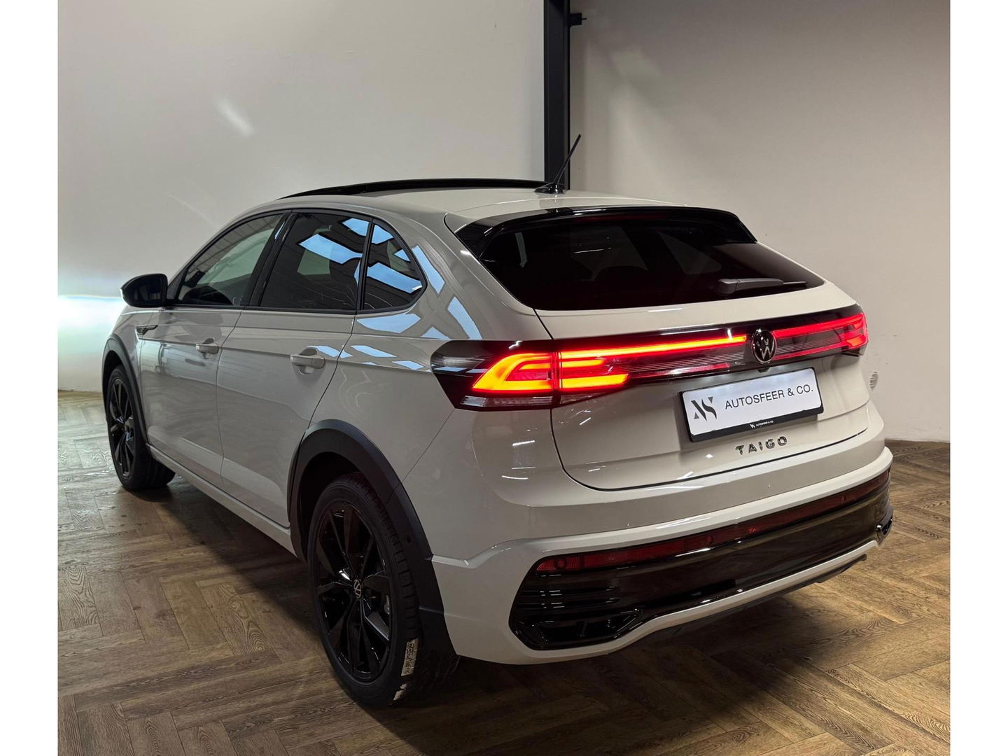 Volkswagen Taigo 1.5 TSI R-Line PANO KEYLESS VOL'